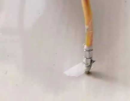 固始瓷砖空鼓维修公司专业解答在瓷砖铺贴过程中，如果使用的砂料过粗（如全部使用了粗砂），可能会导致以下问题